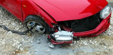 Aufräumarbeiten nach Verkehrsunfall