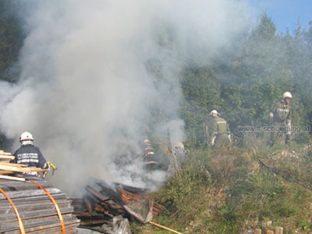 Brand eines Holzlagers