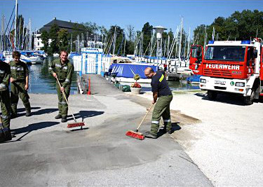 Benzinaustritt in der Marina