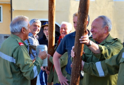 Maibaum aufstellen & Dämmerschoppen