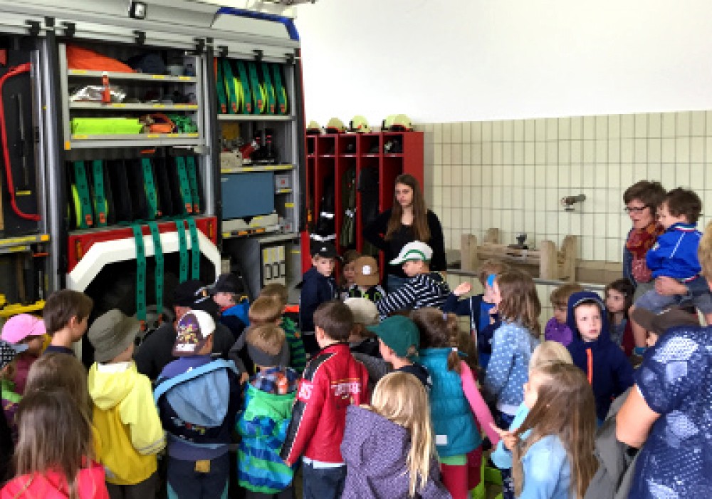 Kindergarten besucht Feuerwehr