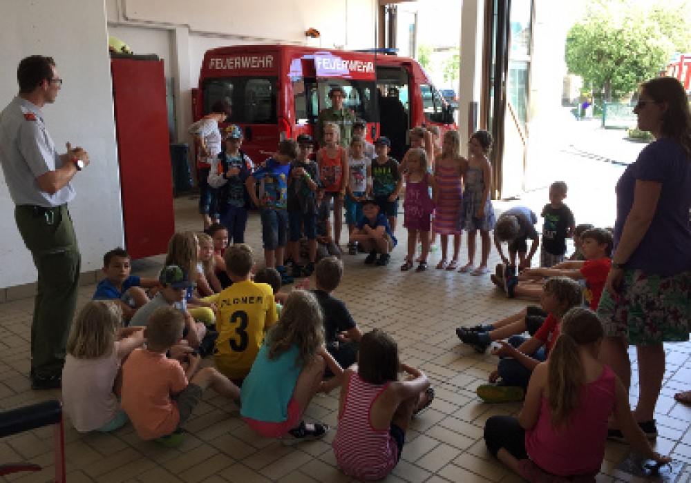 Volksschule besucht Feuerwehr