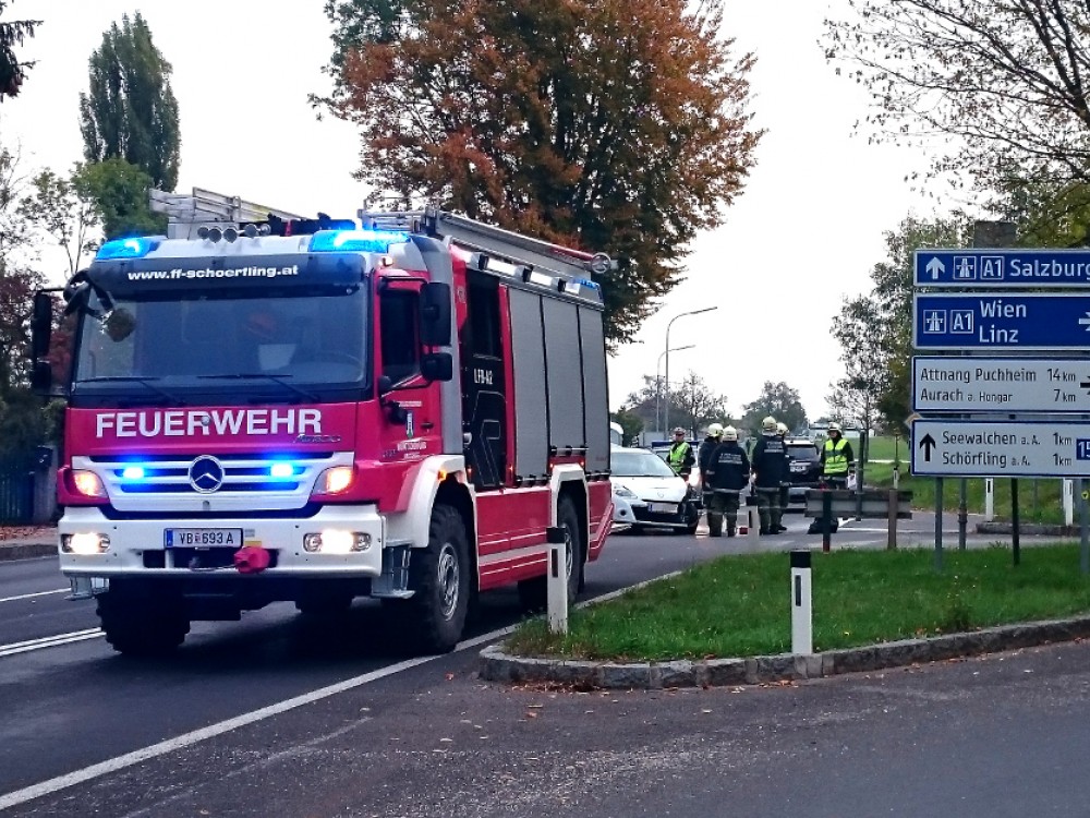 Aufräumarbeiten nach Verkehrsunfall