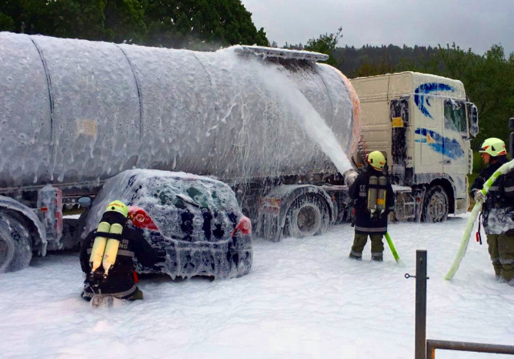 Verkehrsunfall mit Fahrzeugbrand