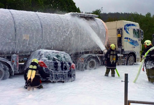 Verkehrsunfall mit Fahrzeugbrand