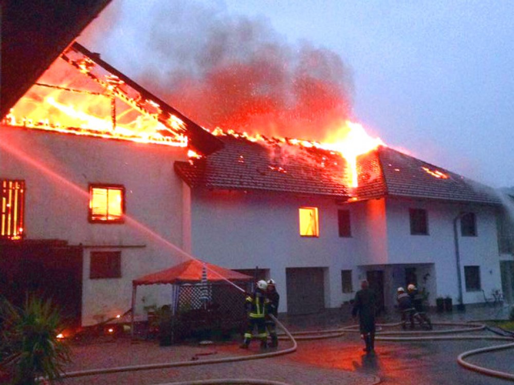 Großeinsatz: Bauenhof im Vollbrand