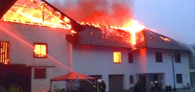 Großeinsatz: Bauenhof im Vollbrand