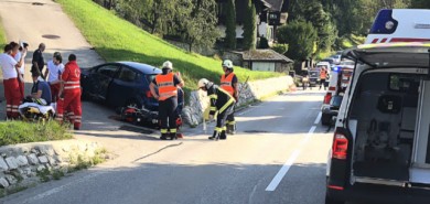 Aufräumarbeiten nach einem Motorradunfall