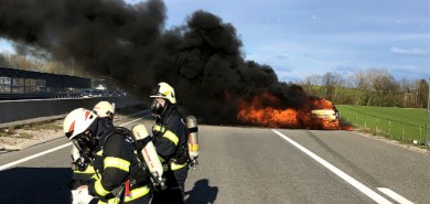 Fahrzeugbrand auf der Autobahn