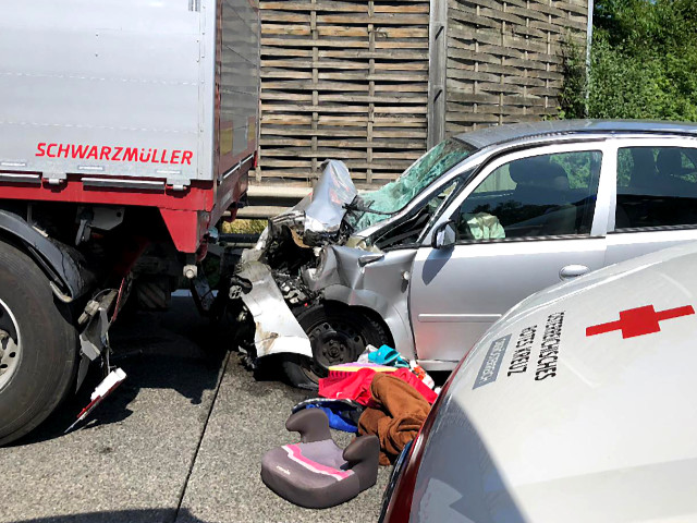 Wieder schwerer Unfall auf der A1