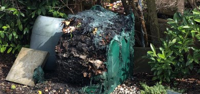 Brand eines Komposthaufens