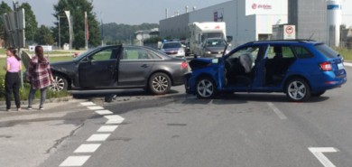 Aufräumarbeiten nach Verkehrsunfall