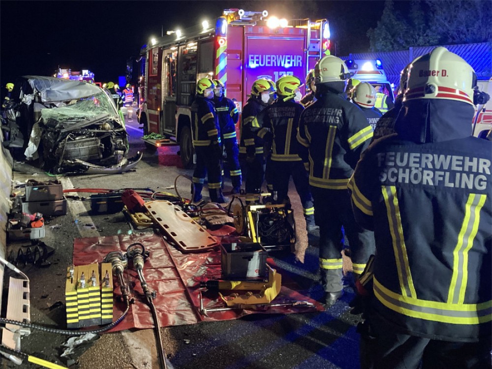 Schwerer Verkehrsunfall mit 2 Toten auf der Autobahn