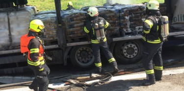 LKW - Brand nach Reifenschaden 