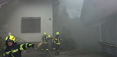 Großeinsatz wegen Brand in Wohnhaus