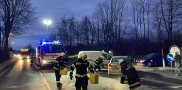 Aufräumarbeiten nach Verkehrsunfall
