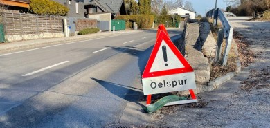 Ölspur nach Unfall