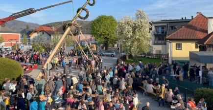 Maibaum aufstellen & Dämmerschoppen