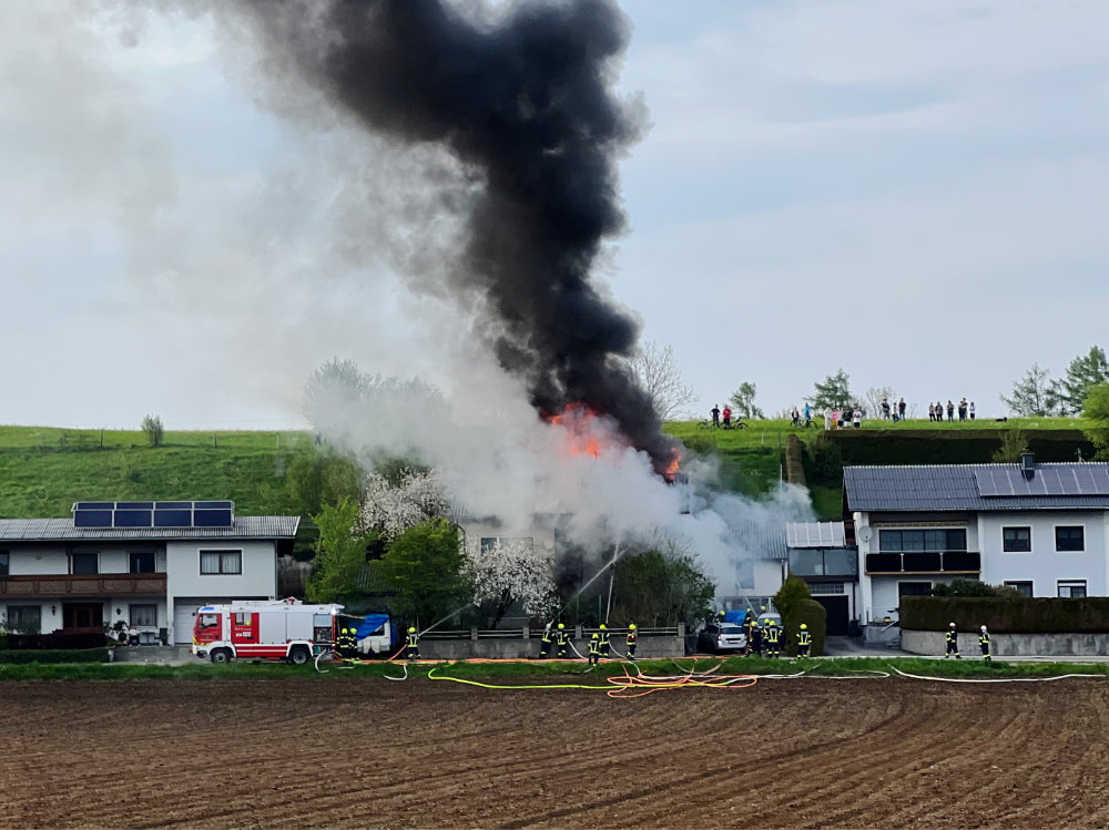 Wohnhaus stand im Vollbrand