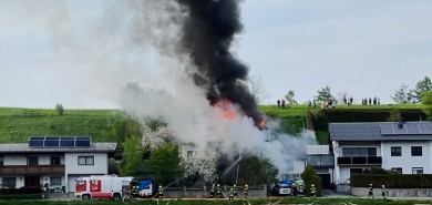 Wohnhaus stand im Vollbrand