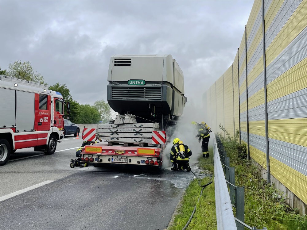 Lkw-Reifen in Brand geraten