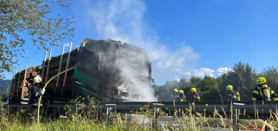 Lkw in Brand geraten