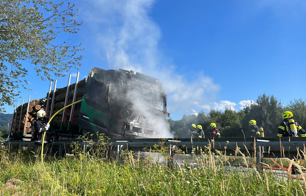 Lkw in Brand geraten