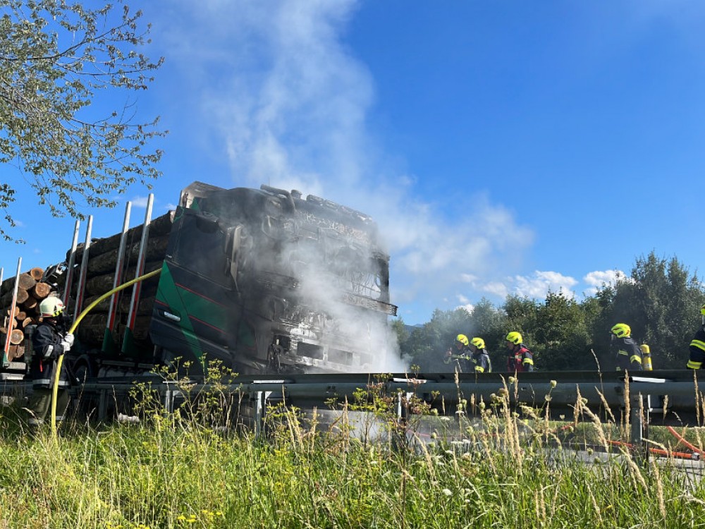 Lkw in Brand geraten