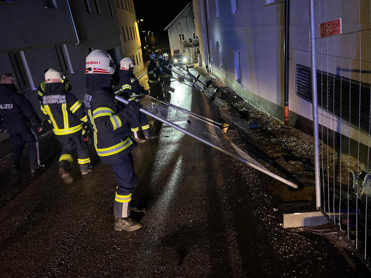 Sturm führt zu blockierter Fahrbahn