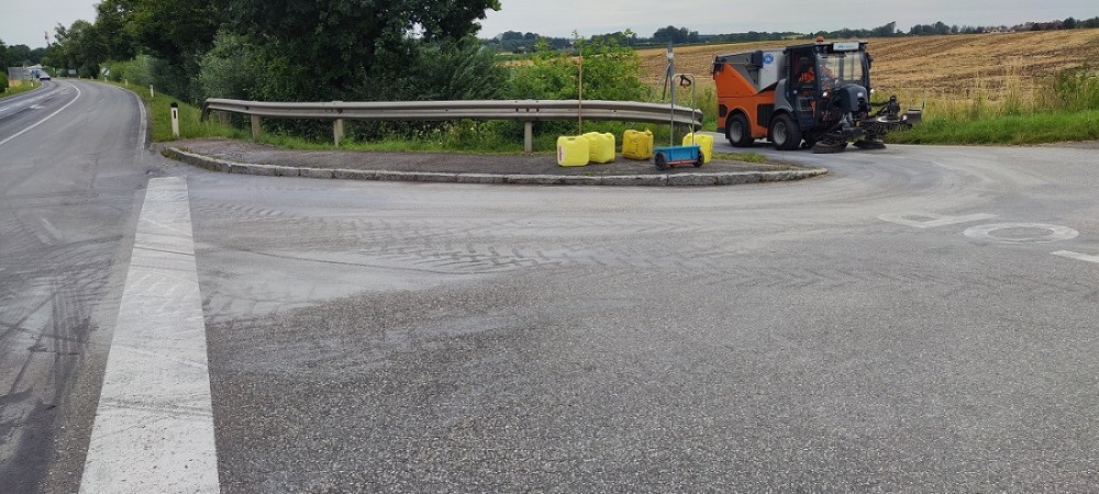 Dieselaustritt im Kreuzungsbereich