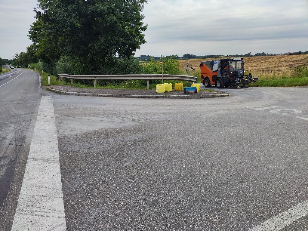 Dieselaustritt im Kreuzungsbereich