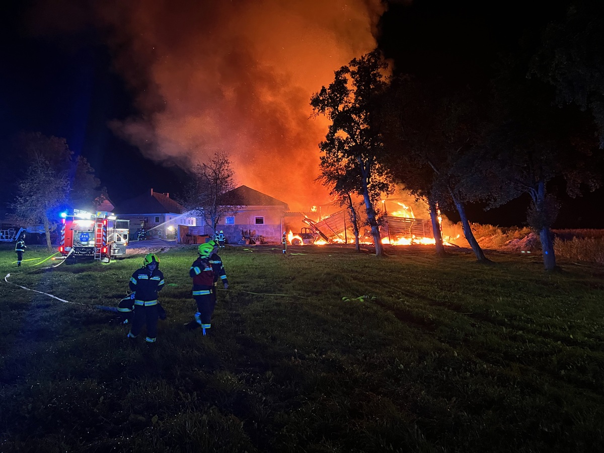 Großbrand auf Bauernhof in Aurach am Hongar