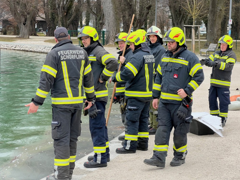 Öleinsatz in der Marina