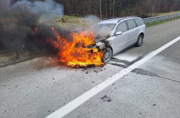 PKW Brand auf der Autobahn