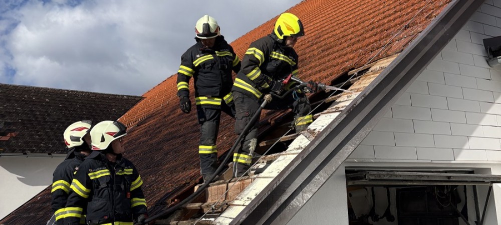 Brand im Dachbereich in Fantaberg