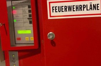 Nächtlicher Brandmelderalarm
