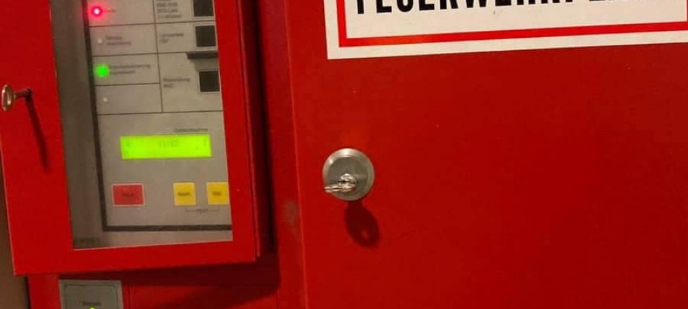 Nächtlicher Brandmelderalarm