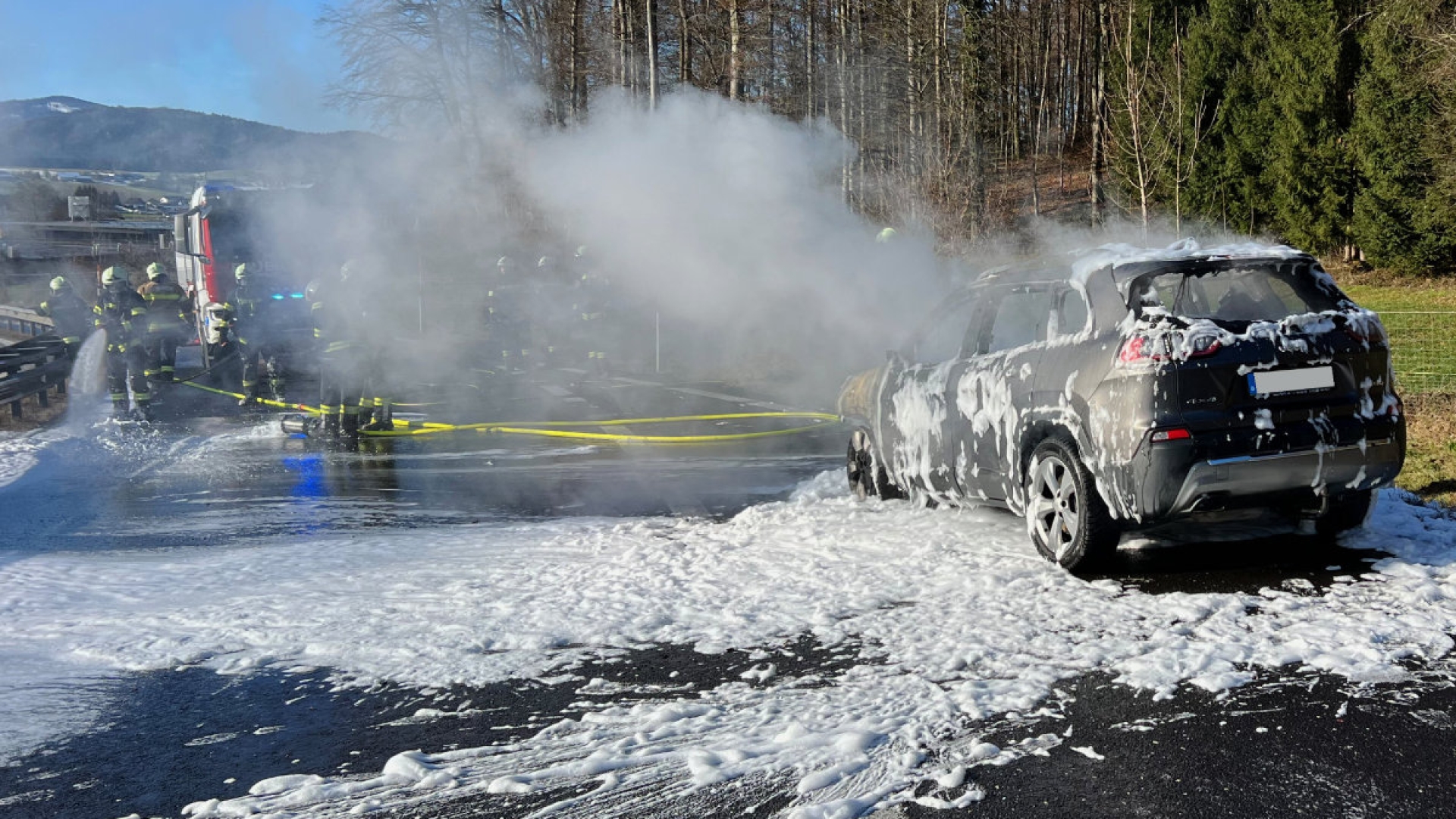 Vollbrand eines Pkw auf Autobahn