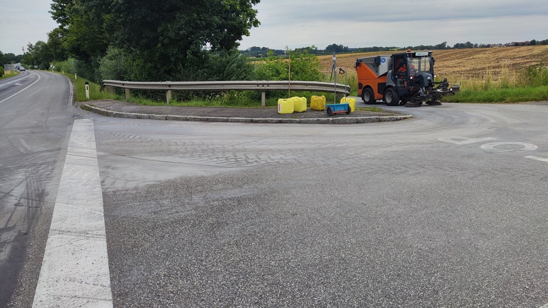 Dieselaustritt im Kreuzungsbereich