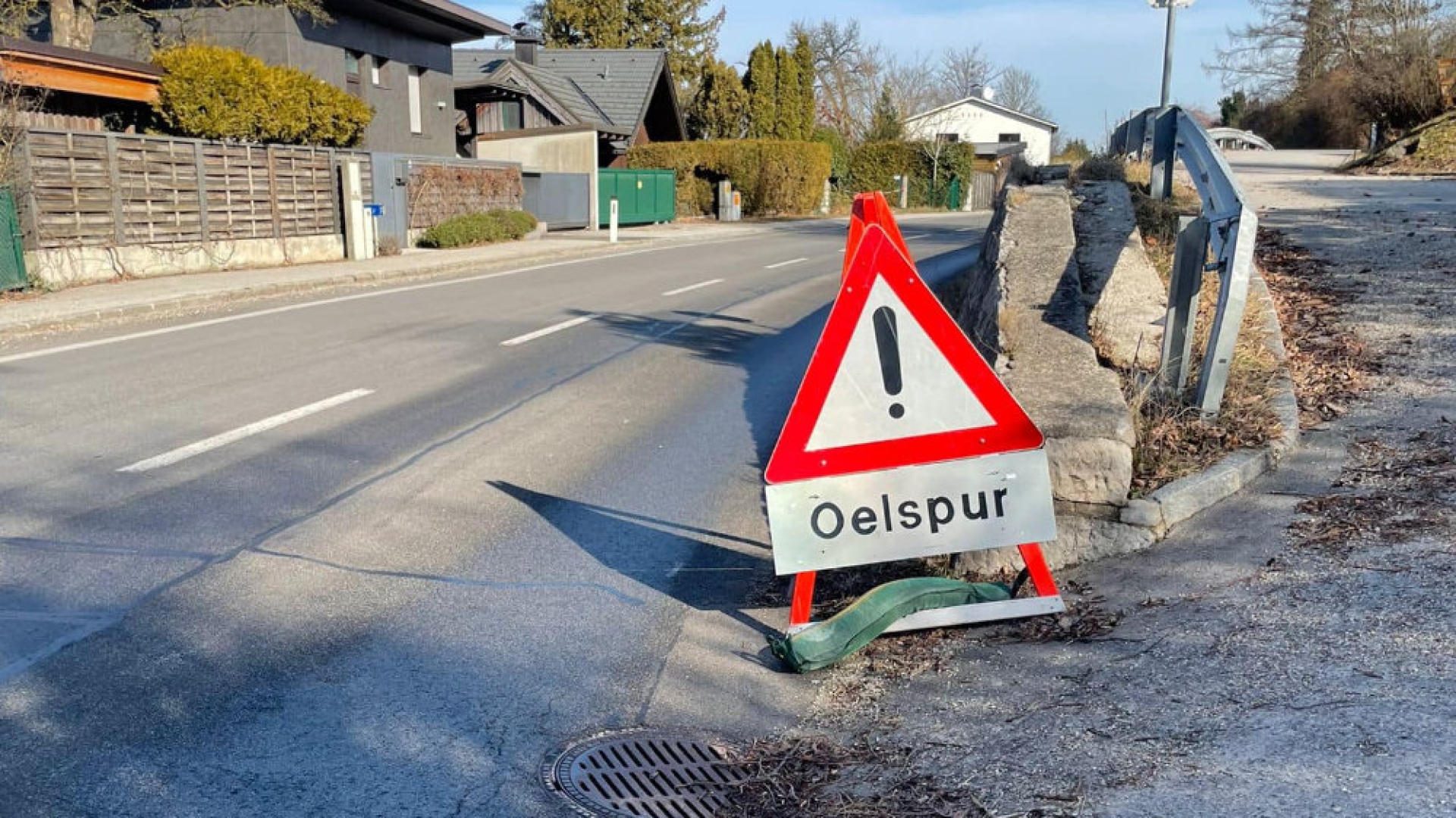 Ölspur nach Unfall