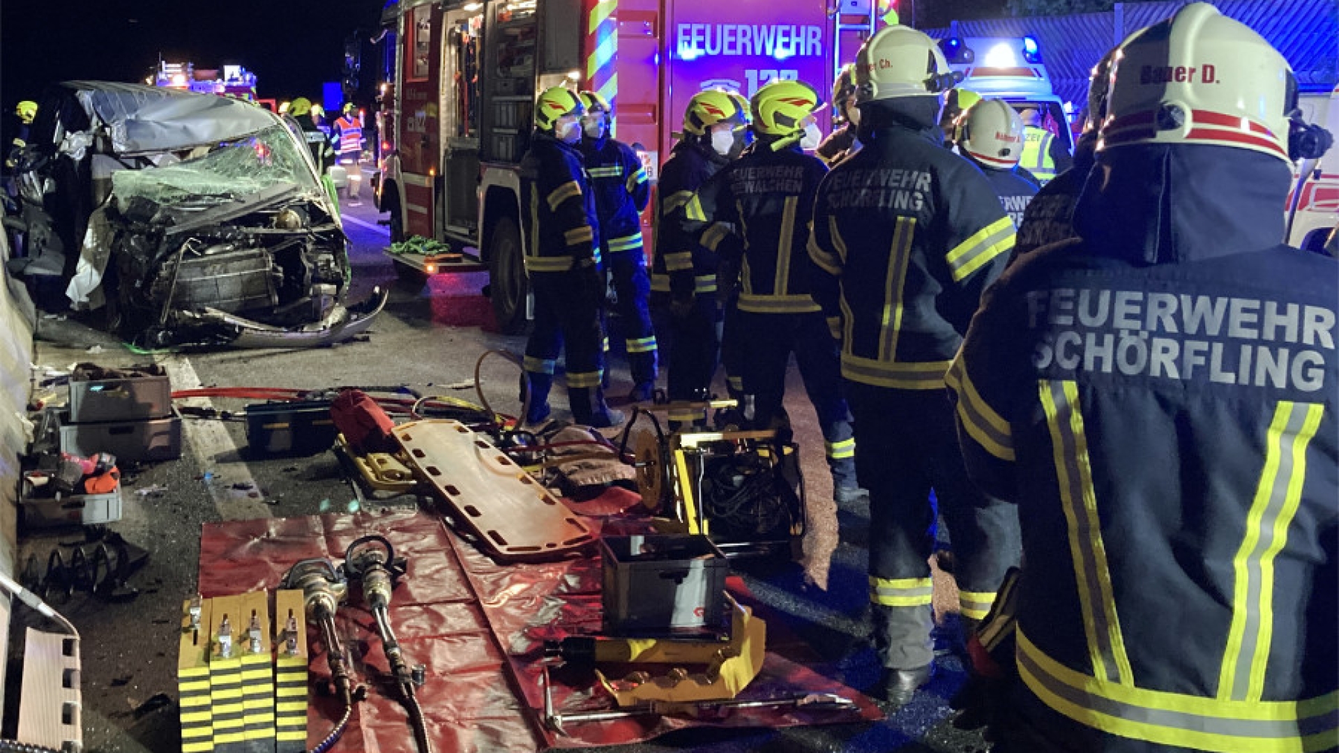 Schwerer Verkehrsunfall mit 2 Toten auf der Autobahn