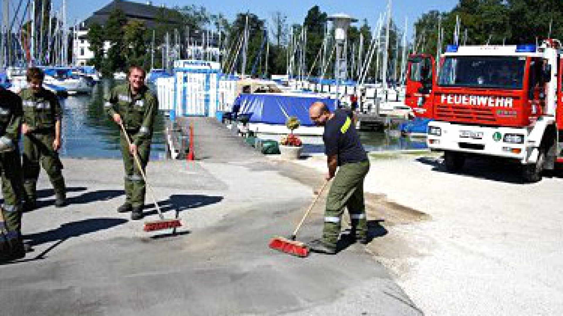 Benzinaustritt in der Marina