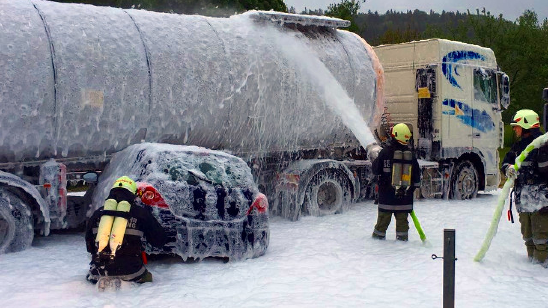 Verkehrsunfall mit Fahrzeugbrand