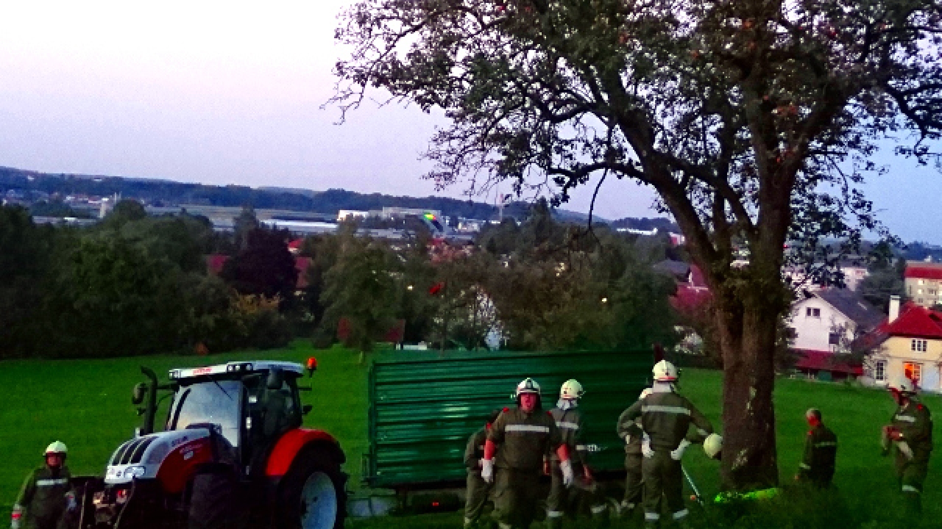 Traktor mit Seilwinde geborgen