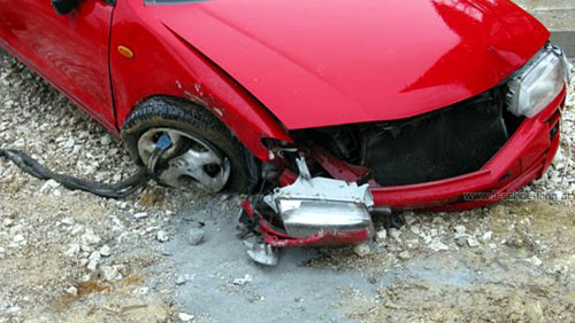 Aufräumarbeiten nach Verkehrsunfall