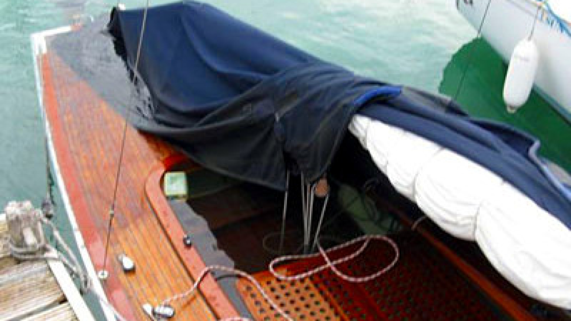 Bergung gesunkenes Segelboot