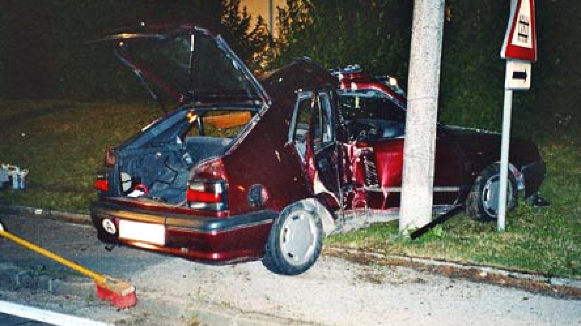 Verkehrsunfall mit eingeklemmter Person