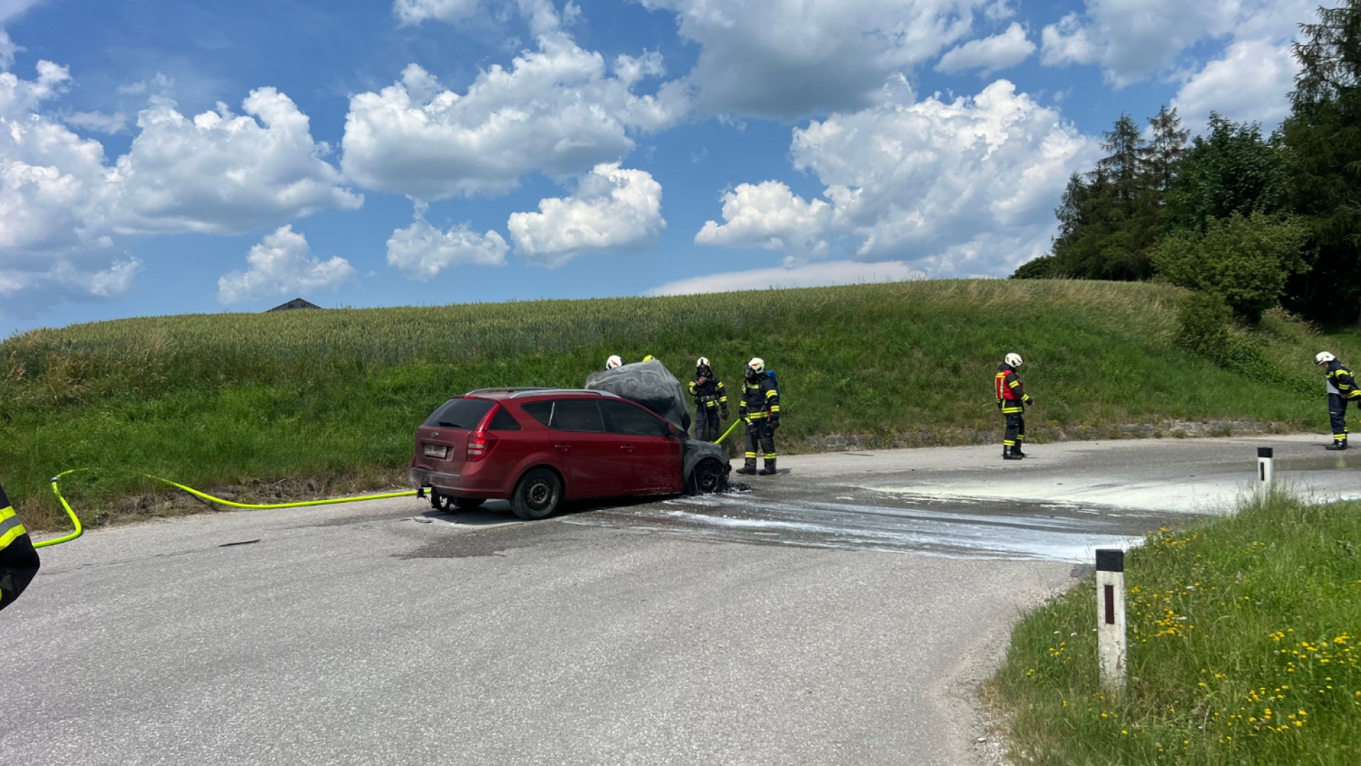 Fahrzeugbrand auf Schörflinger Umfahrung